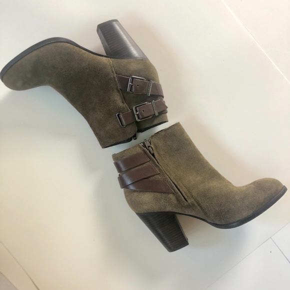 NEW! Gianni Binni khaki suede bootie - Picture 4 of 9